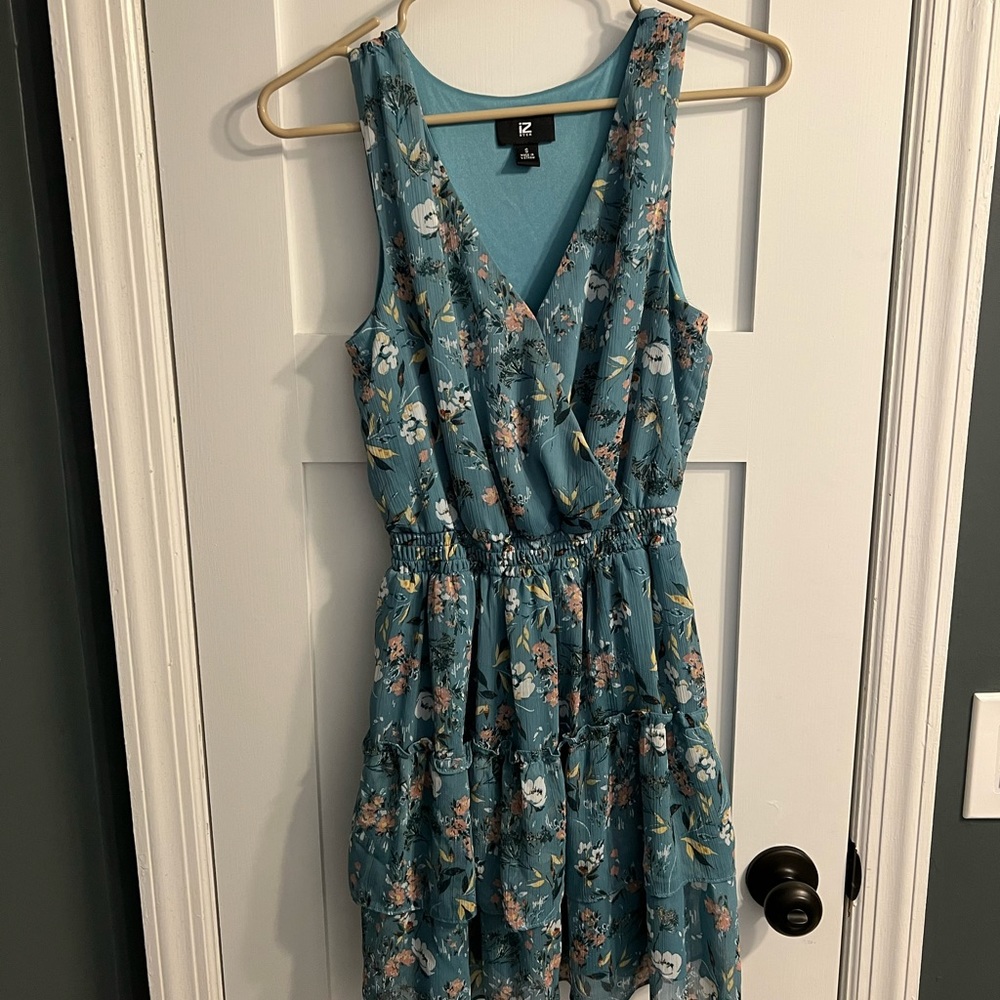 Pretty floral V neck short dress. Never worn